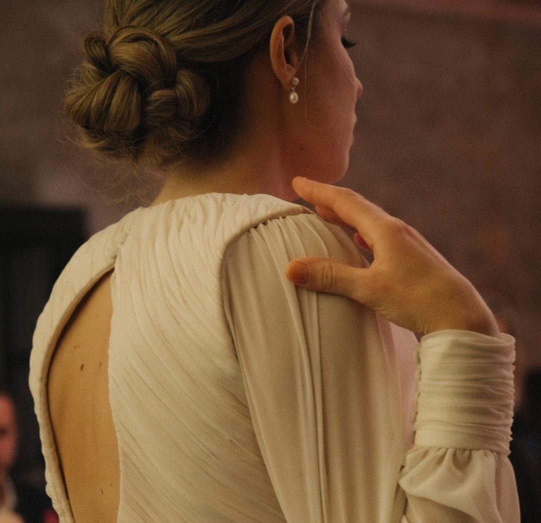 Elegant opgestoken bruidskapsel